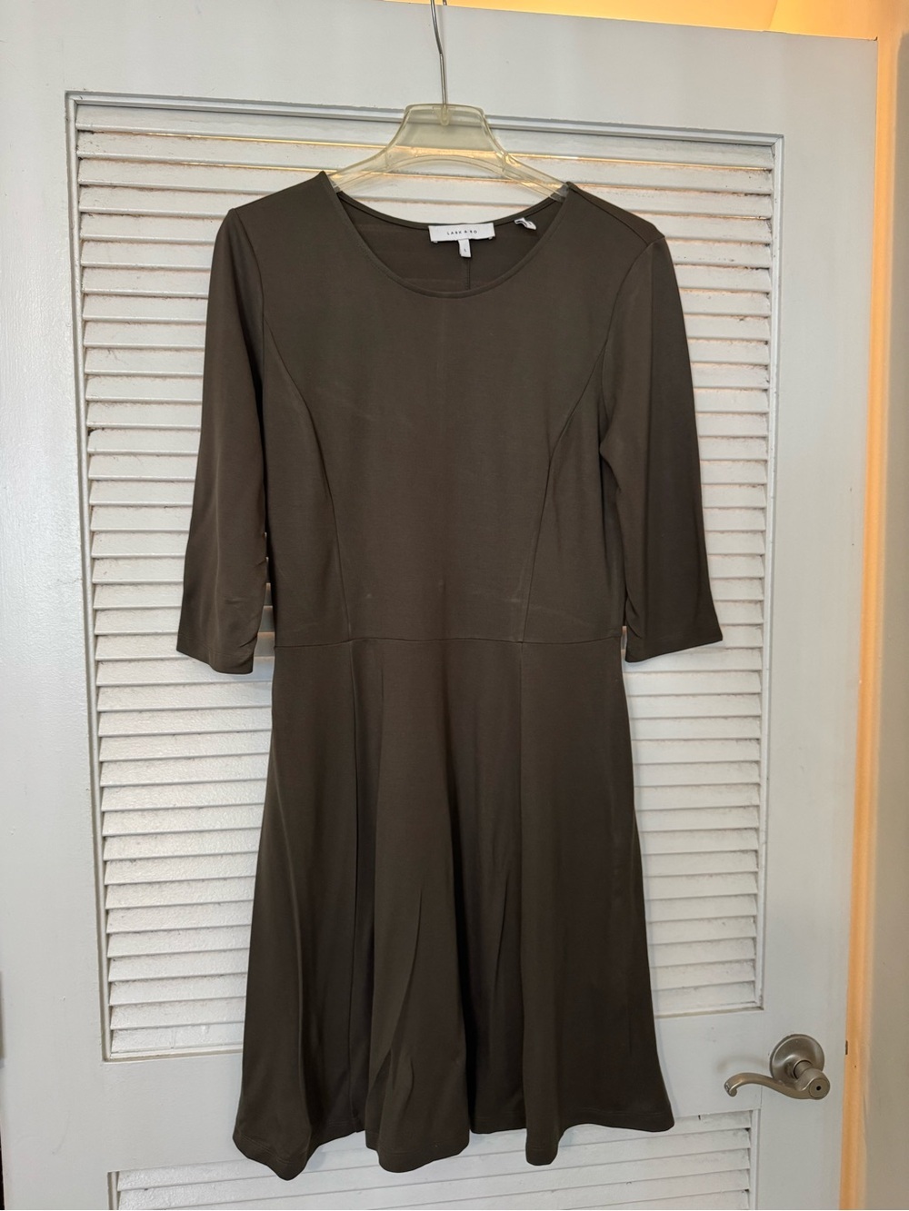 Lark & Ro Olive Midi Dress with Three-Quarter Sleeves